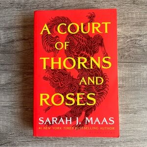 A Court of Thorns and Roses | Paperback Book